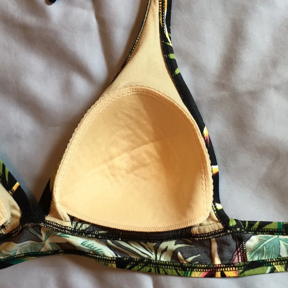 Lovely black and green bikini top by Catalina! - Picture 9 of 16